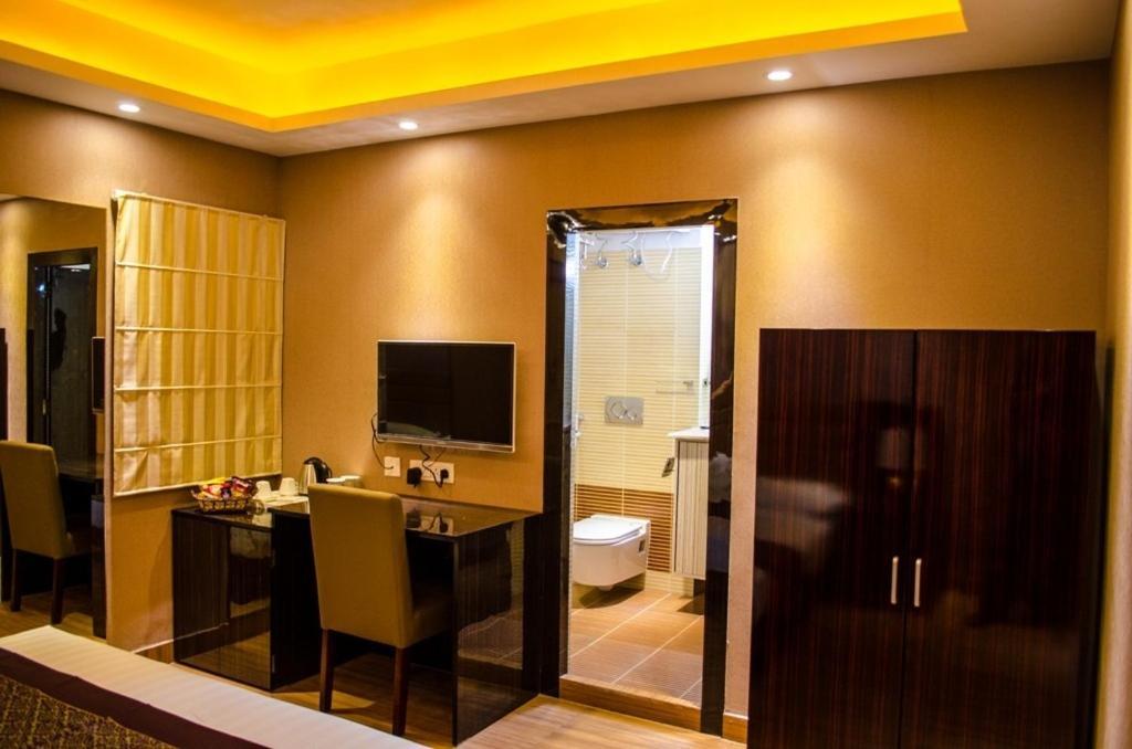 Hotel Comfotel Calcutta  Esterno foto