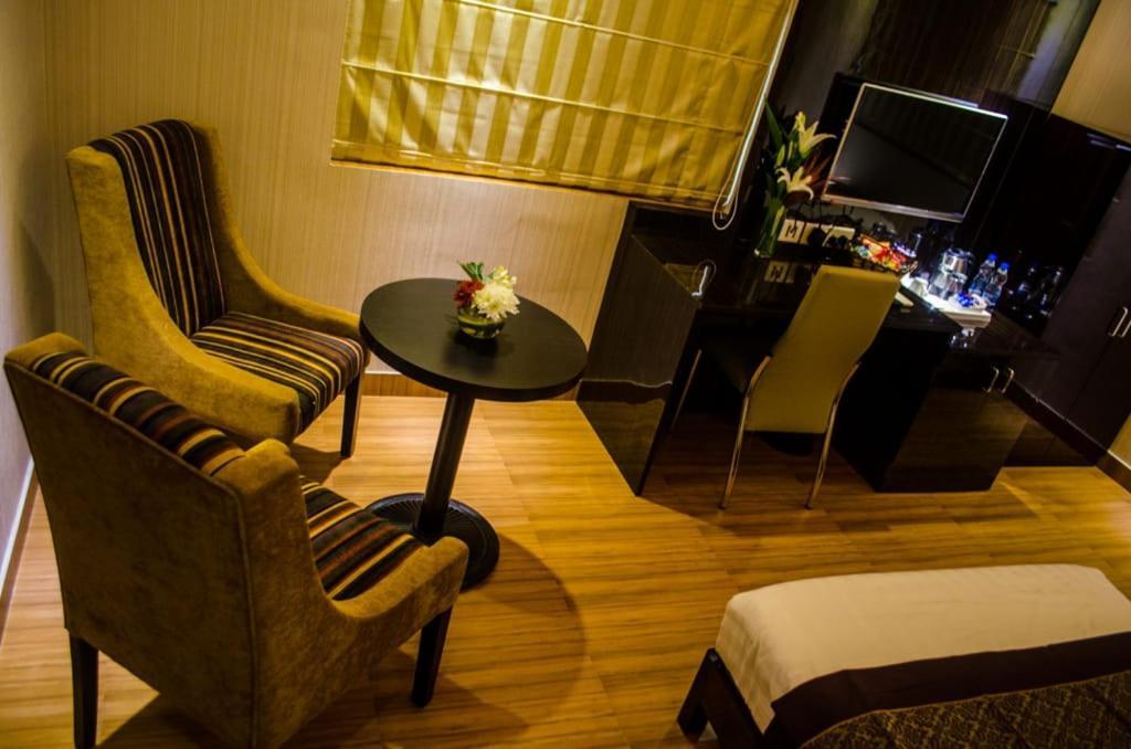 Hotel Comfotel Calcutta  Esterno foto
