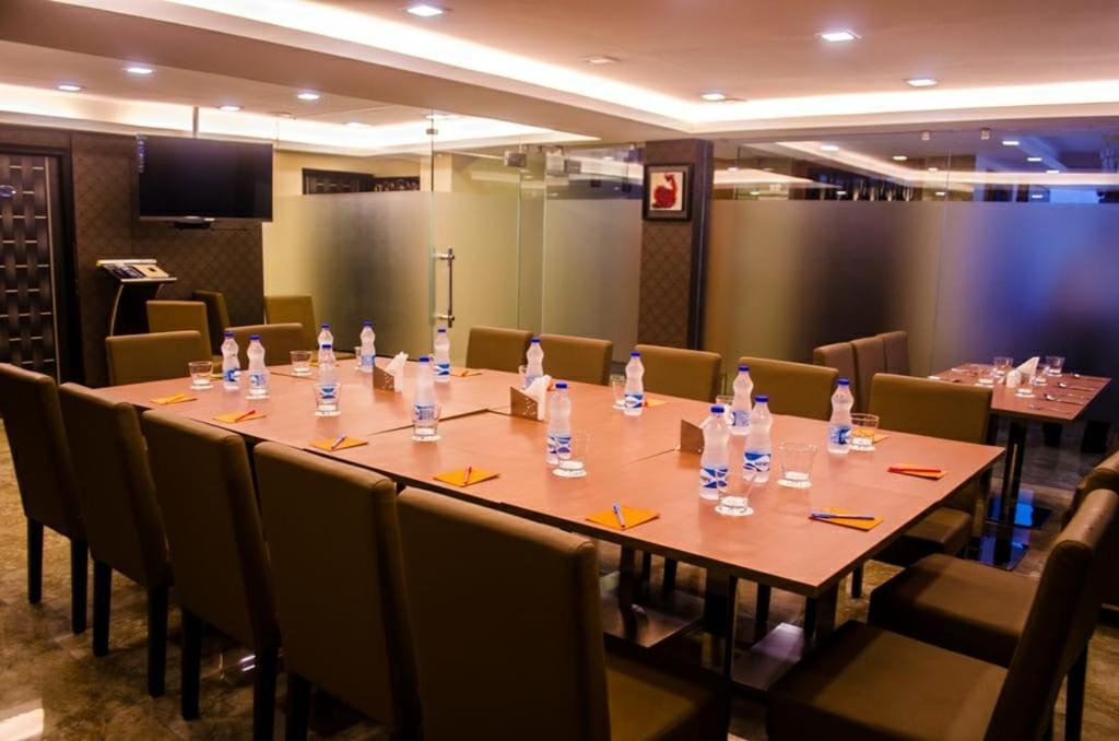 Hotel Comfotel Calcutta  Esterno foto