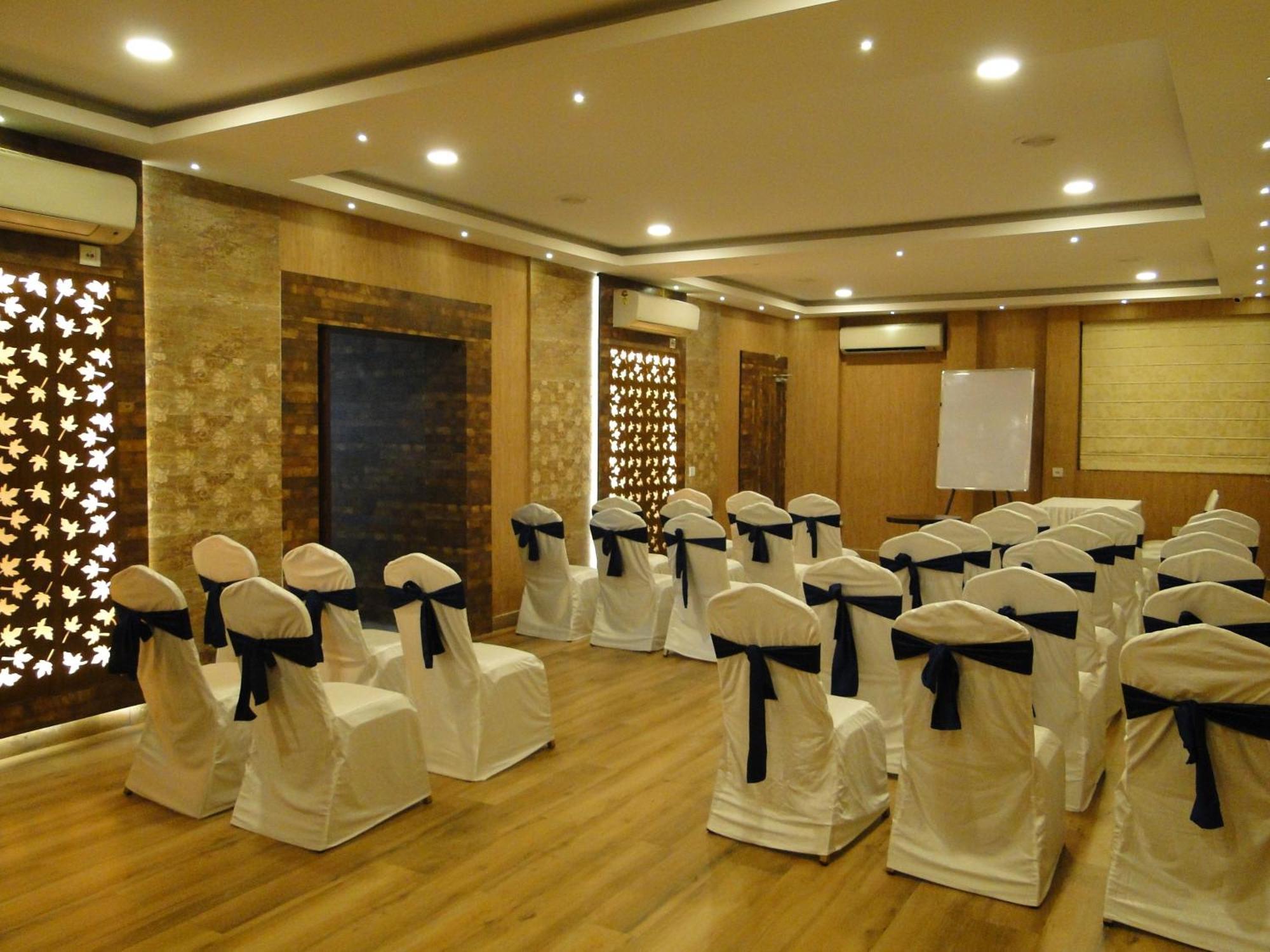 Hotel Comfotel Calcutta  Esterno foto