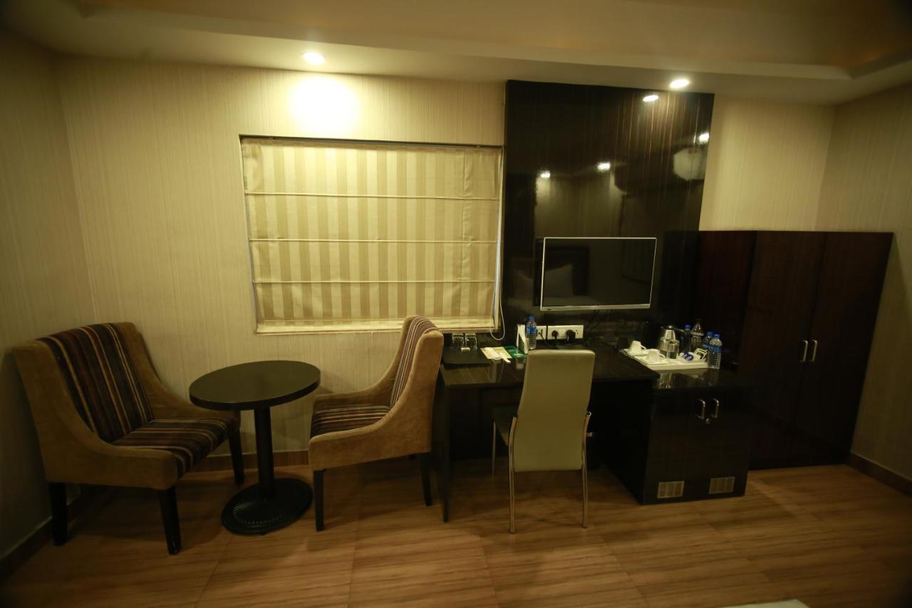 Hotel Comfotel Calcutta  Esterno foto