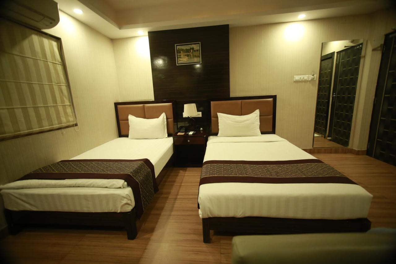 Hotel Comfotel Calcutta  Esterno foto