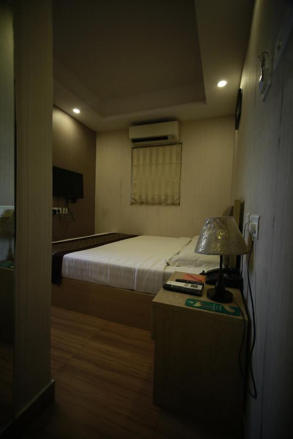 Hotel Comfotel Calcutta  Esterno foto