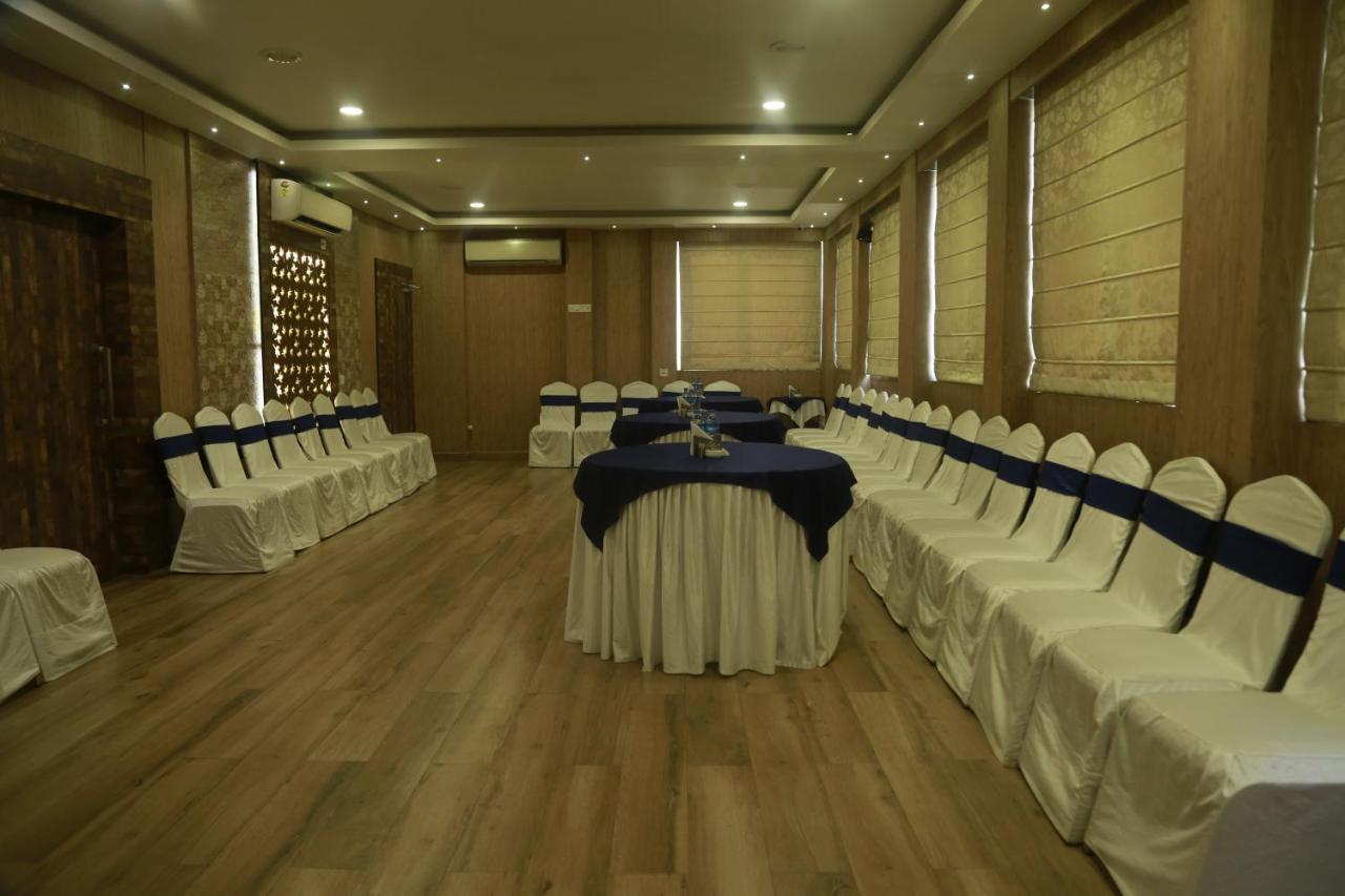 Hotel Comfotel Calcutta  Esterno foto